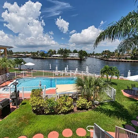 Aloha Apartments On The Intracoastal-Walk To The Beach